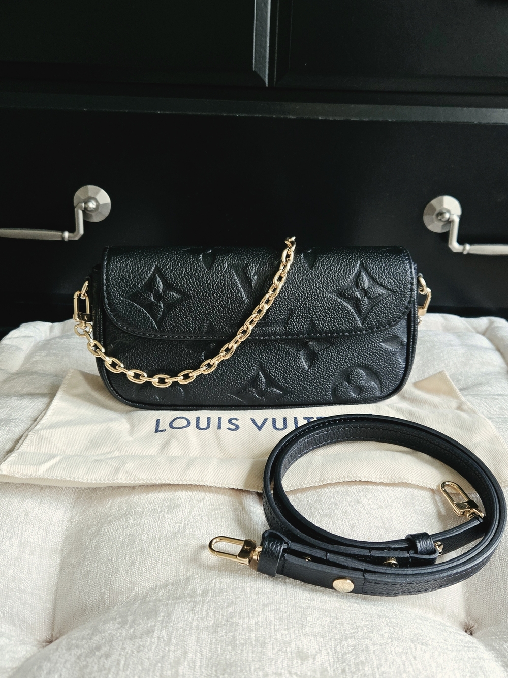 Louis Vuitton Ivy Walslet On Chain
